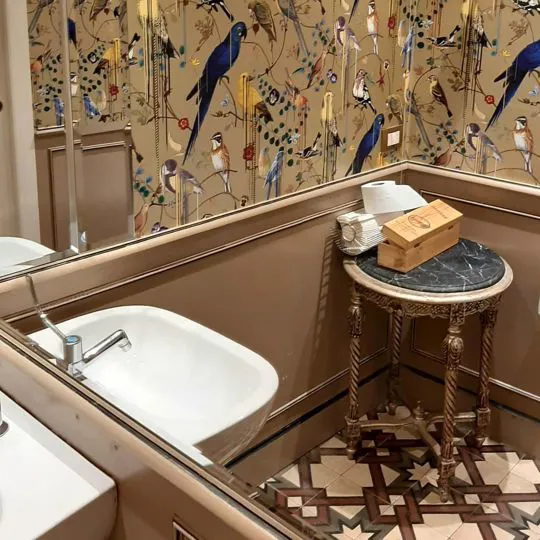 Pavimento decorato in ceramica realizzato da Maraia