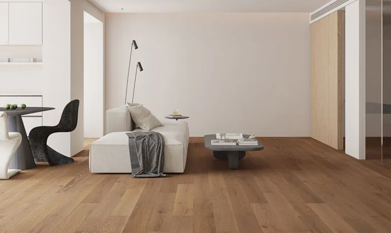 Soggiorno minimal con pavimento in vinile SPC effetto legno