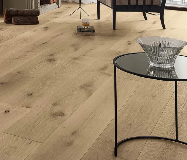 Ambiente moderno con pavimento in parquet rovere naturale della collezione Picasso di Original Parquet